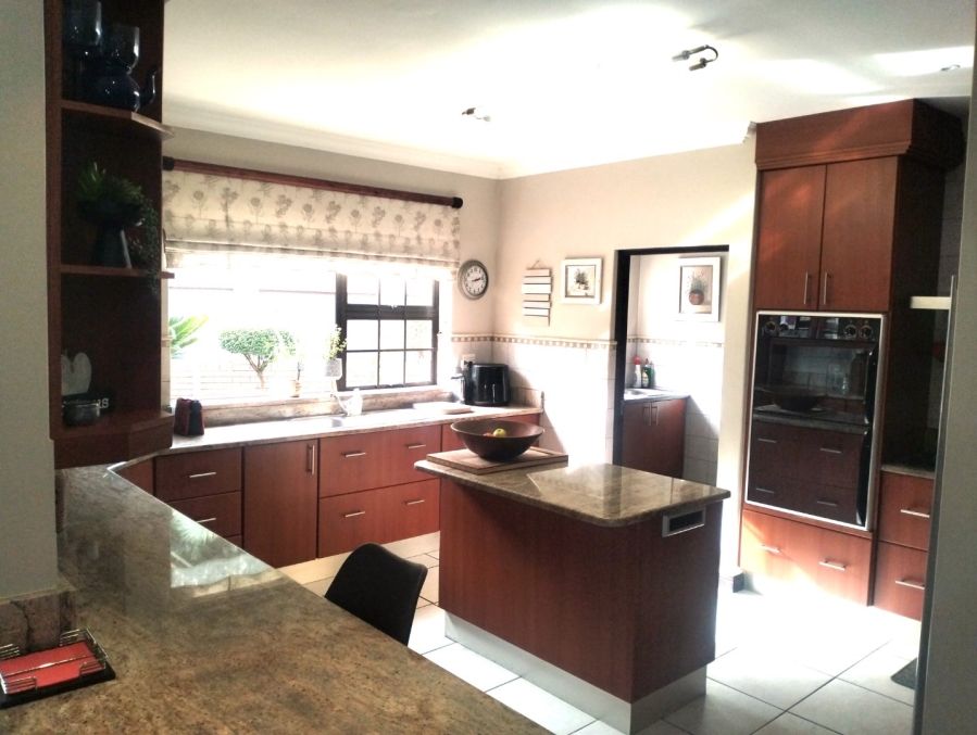 To Let 4 Bedroom Property for Rent in Outeniqua Strand Western Cape